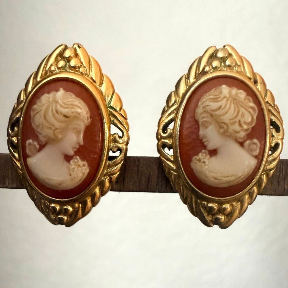 Vintage Crown Trifari Cameo Gold Tone Clip-On Earrings